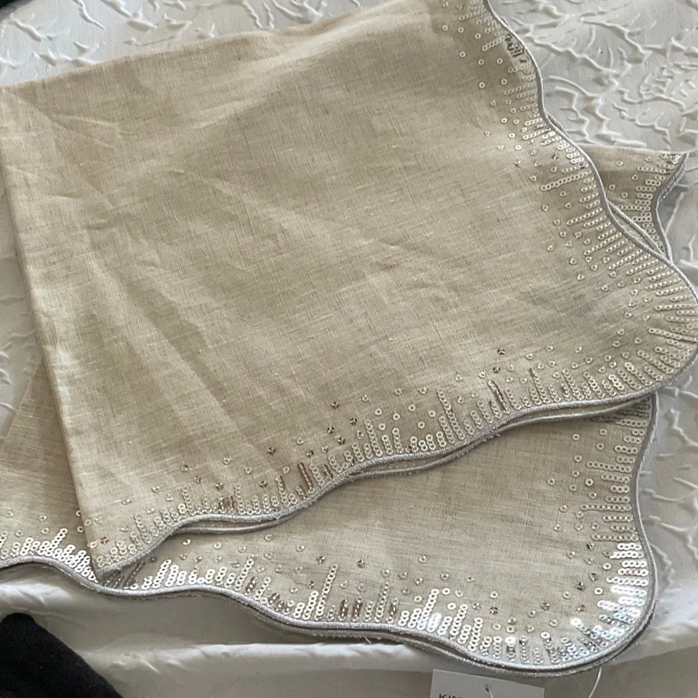 NWT KIM SEYBERT SEQUIN SPRAY NAPKINS BEIGE LINEN AND SEQUINS SET OF 2